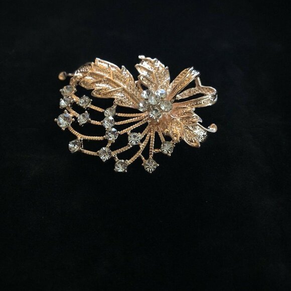 Vintage Style Brooch Antiqued Gold Tone Leaves with Crystals - Picture 1 of 8